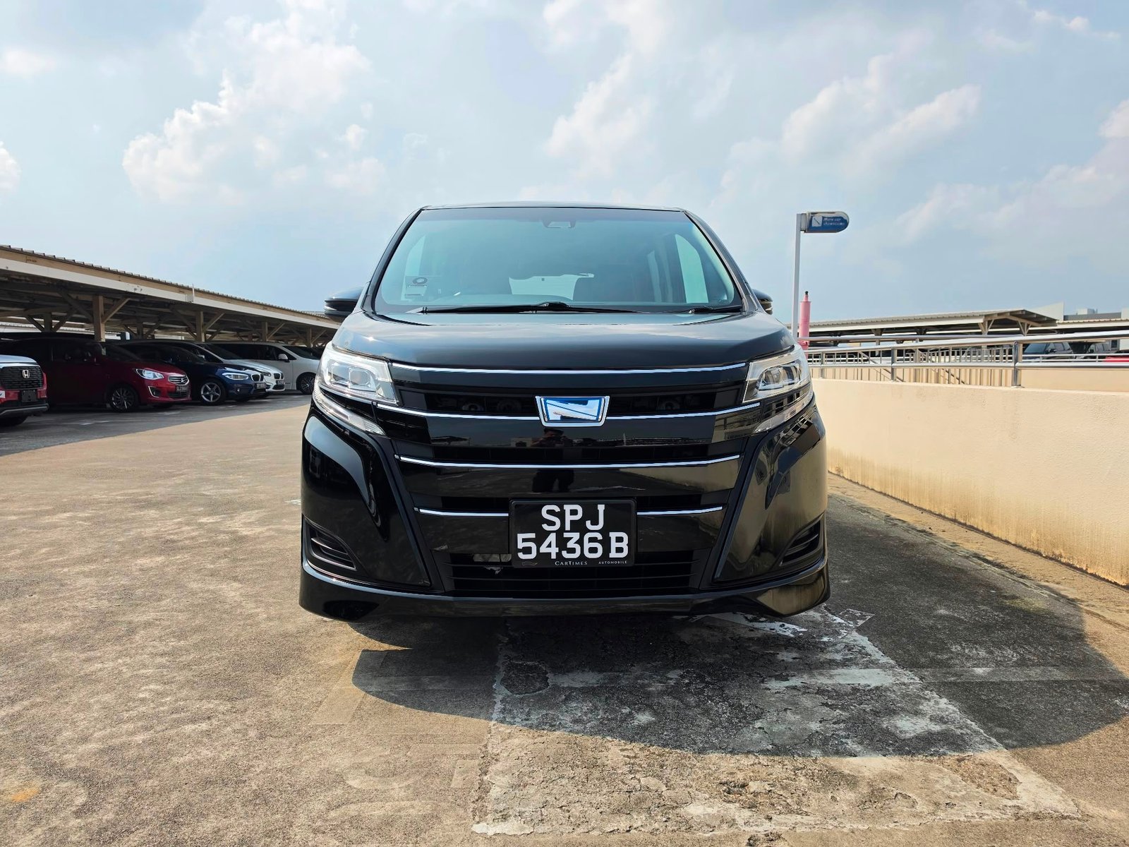 Toyota Noah Hybrid 1.8X 7 Seater photo 3